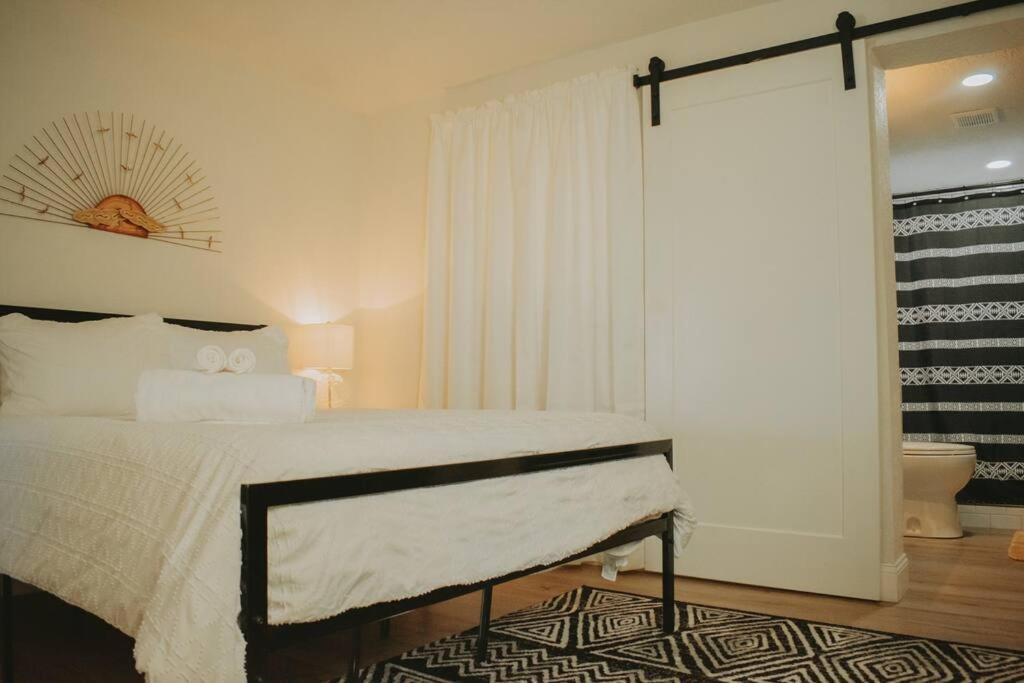 Casa Charleston-3Br-2Bath-Hot Tub-Pet Friendly-No Pet Fees! Albuquerque Exterior foto