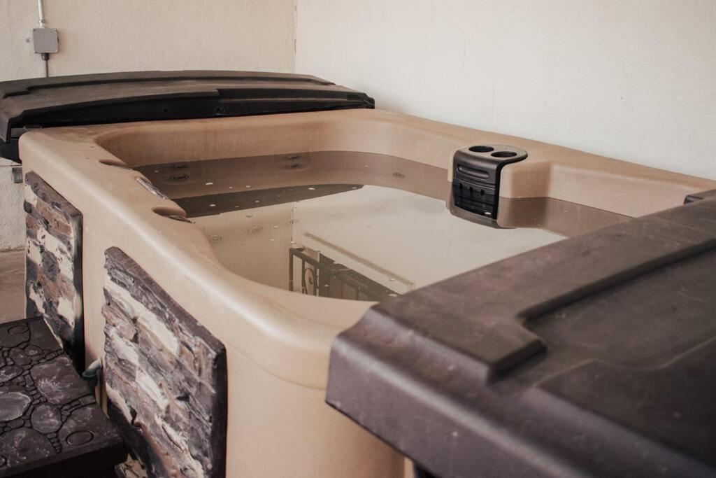 Casa Charleston-3Br-2Bath-Hot Tub-Pet Friendly-No Pet Fees! Albuquerque Exterior foto